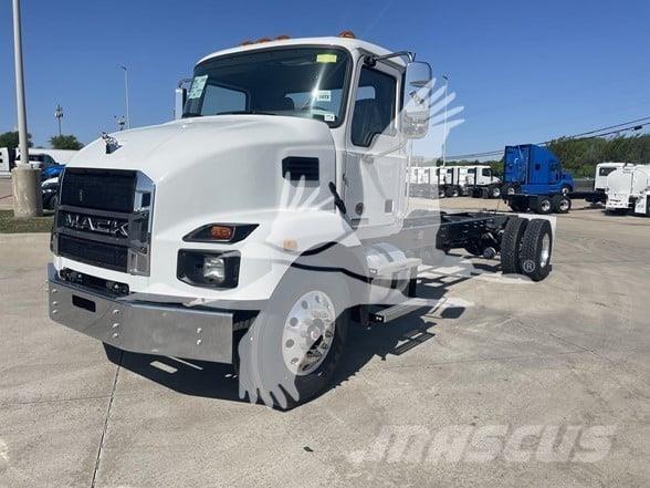 Mack MD6 Prime Movers