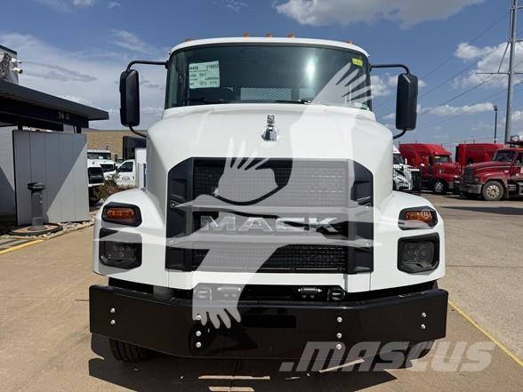Mack MD6 Flatbed / Dropside trucks