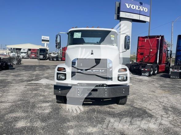 Mack MD6 Chassis Cab trucks