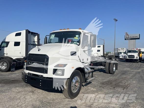Mack MD6 Chassis Cab trucks