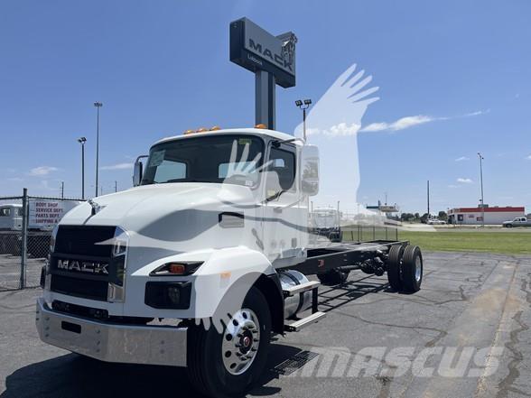 Mack MD6 Chassis Cab trucks