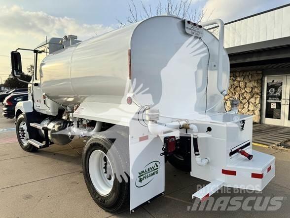 Mack MD7 Tanker trucks