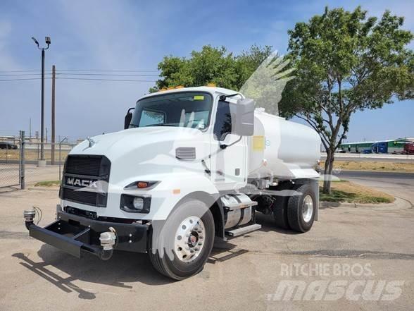 Mack MD7 Tanker trucks
