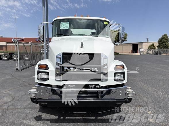Mack MD7 Tanker trucks