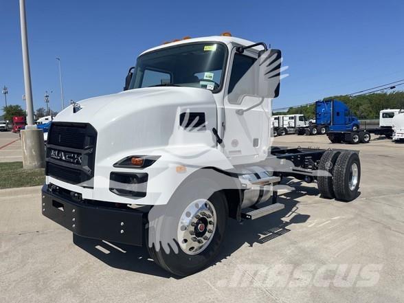 Mack MD7 Chassis Cab trucks