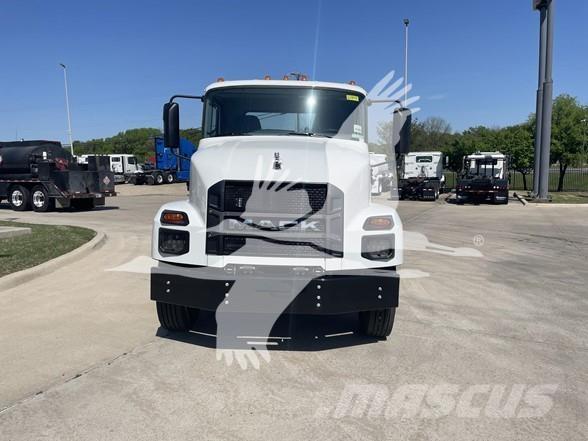 Mack MD7 Chassis Cab trucks