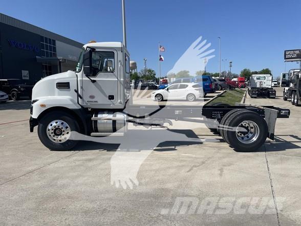 Mack MD7 Chassis Cab trucks