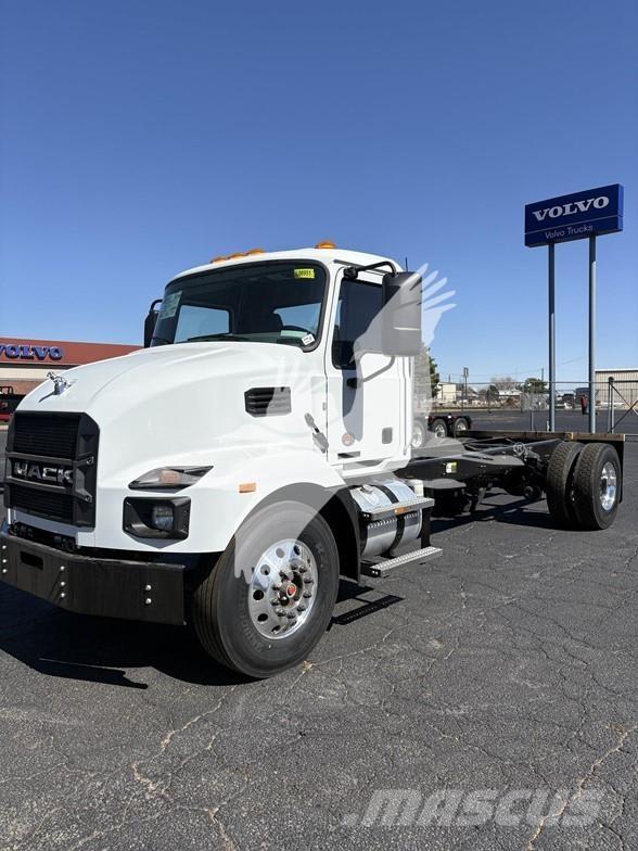 Mack MD7 Chassis Cab trucks