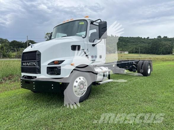 Mack MD7 Chassis Cab trucks