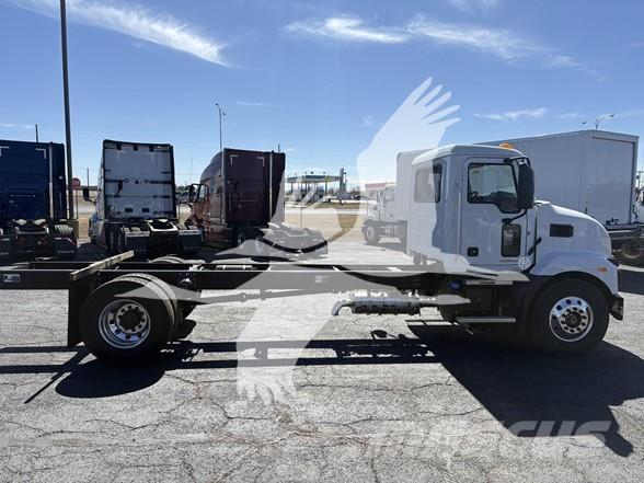 Mack MD7 Chassis Cab trucks