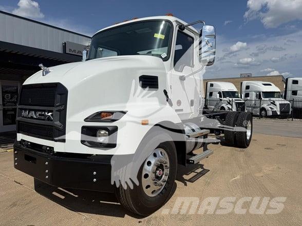 Mack MD7 Chassis Cab trucks