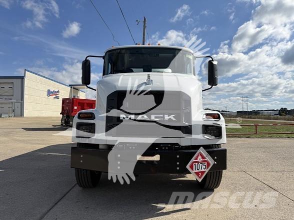 Mack MD7 Other