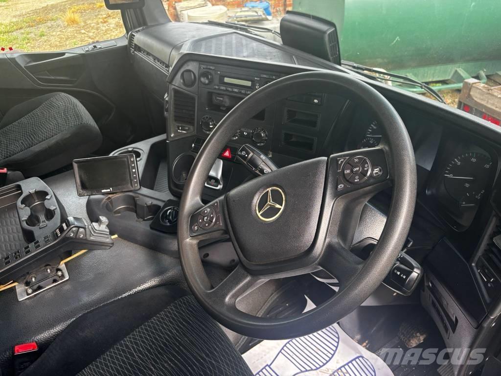 Mercedes-Benz 3240 Hook lift trucks