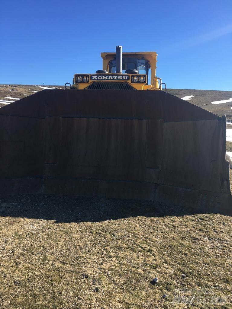 Komatsu 455 Crawler dozers