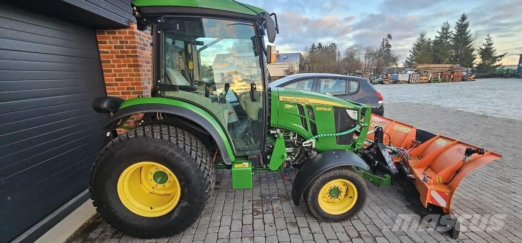John Deere 4052 R Tractors