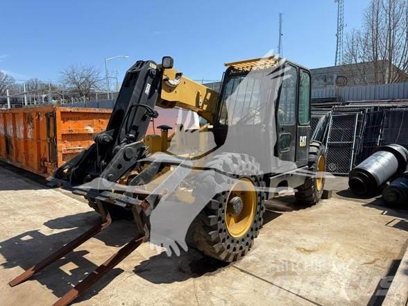 CAT TH82 Telescopic handlers