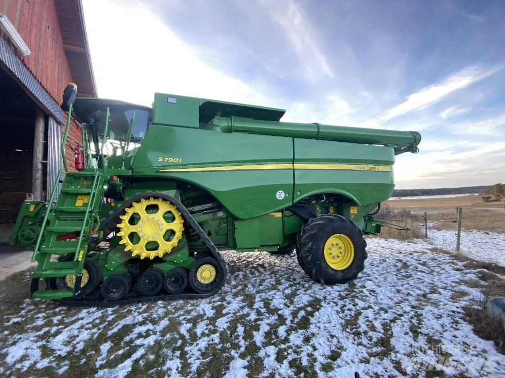 John Deere S790i Combine harvesters