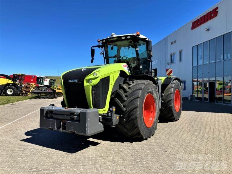 CLAAS XERION 5000 Tractors