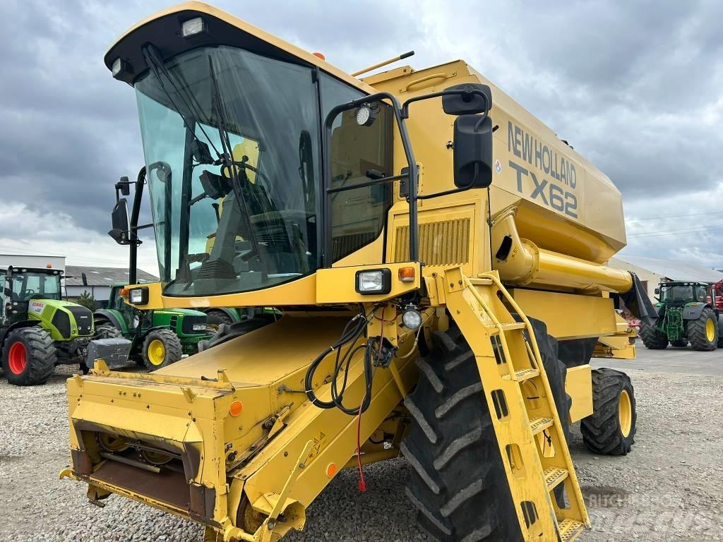 New Holland TX 62 Combine harvesters