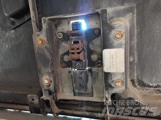 CAT TH337 mask Cabins and interior