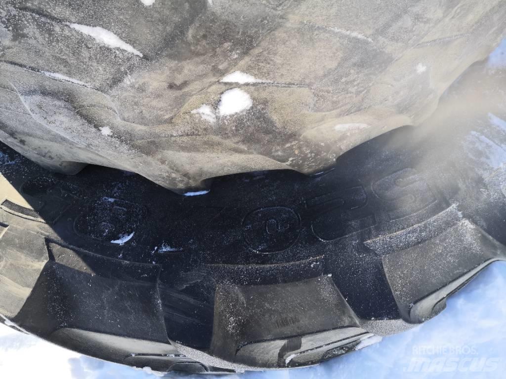Pirelli 420/85R28 Tyres, wheels and rims