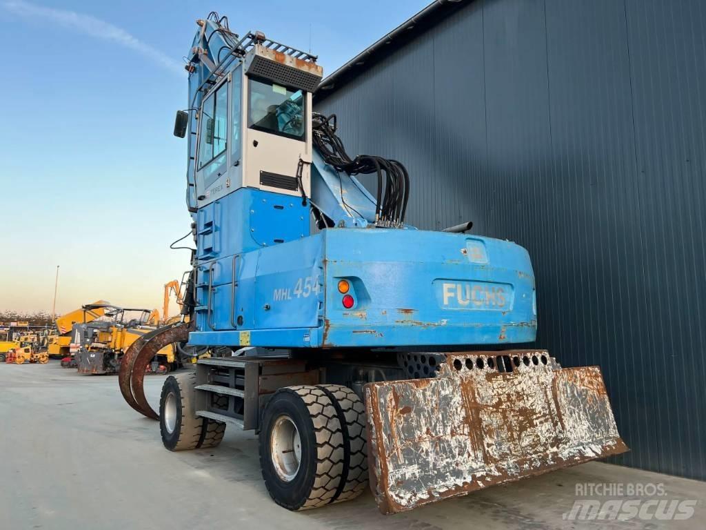 Fuchs MHL 454 Waste / industry handlers