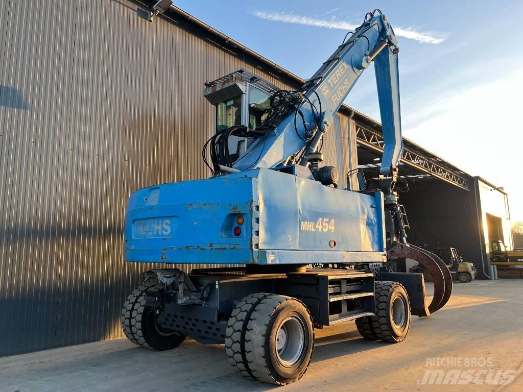 Fuchs MHL 454 Waste / industry handlers