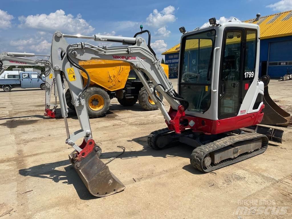 Takeuchi TB225 Mini excavators < 7t (Mini diggers)