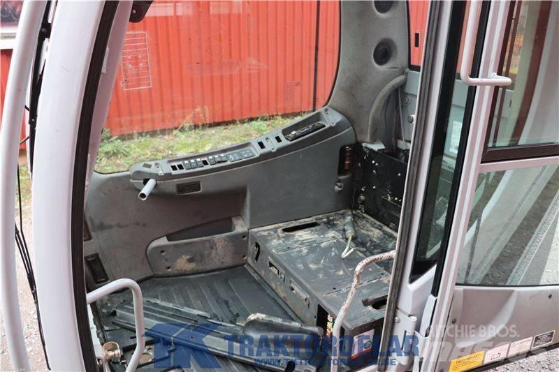 New Holland WE150C Cabins and interior