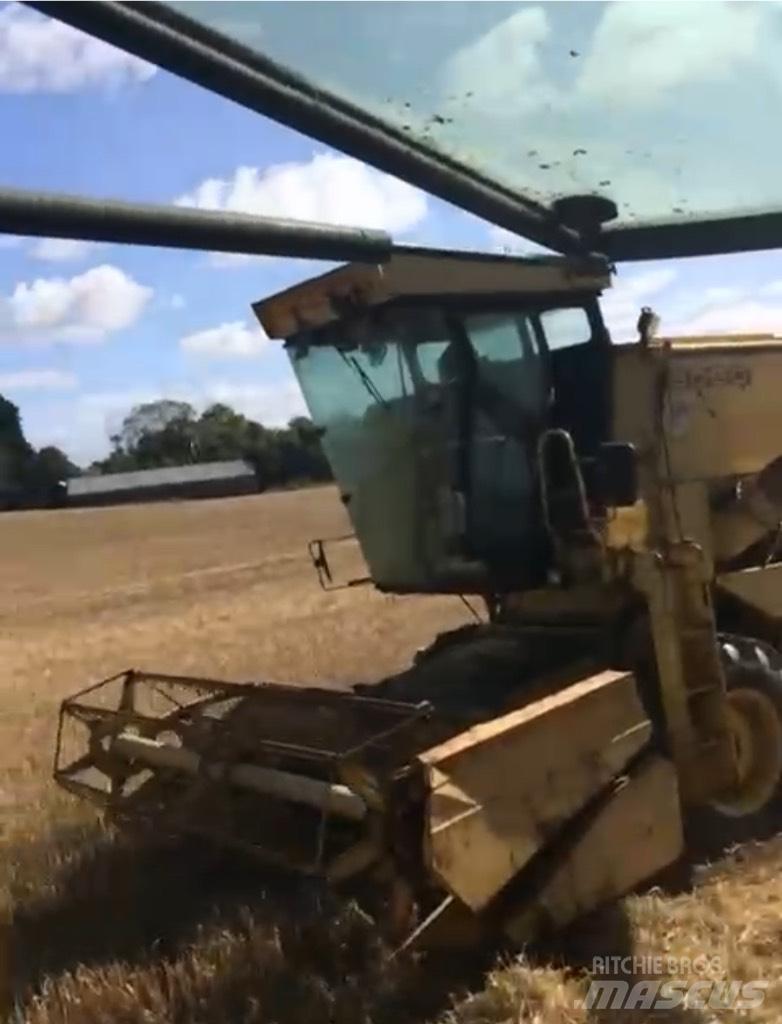 New Holland 8060 Combine harvesters