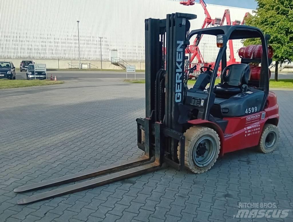 Manitou MI 30 G LPG trucks