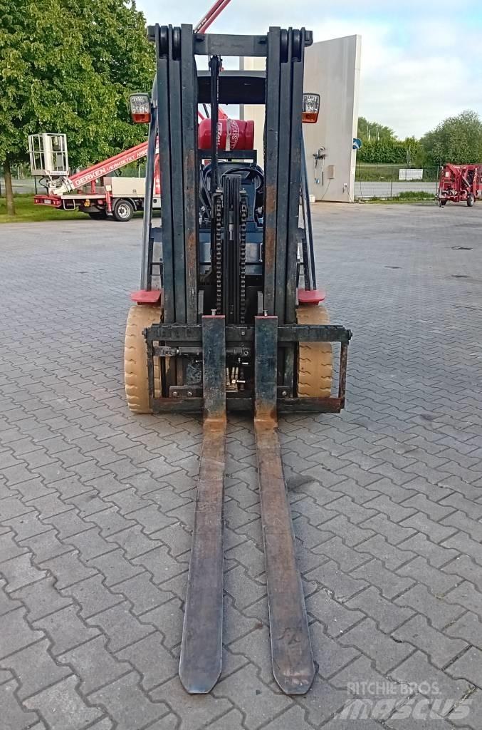 Manitou MI 30 G LPG trucks