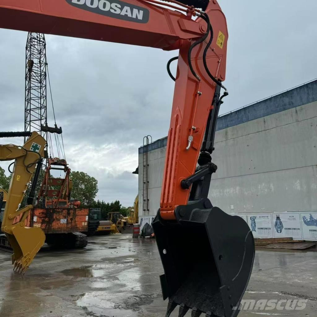 Doosan DX 225 LC Crawler excavators