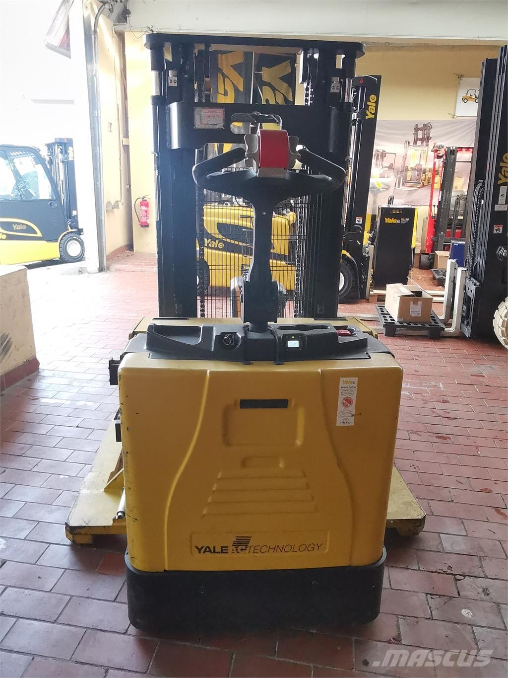 Yale MS15XSL Self propelled stackers