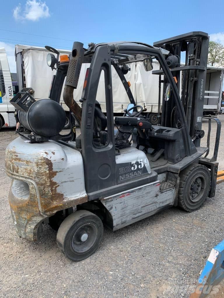Nissan UG1D2A32LQ LPG trucks