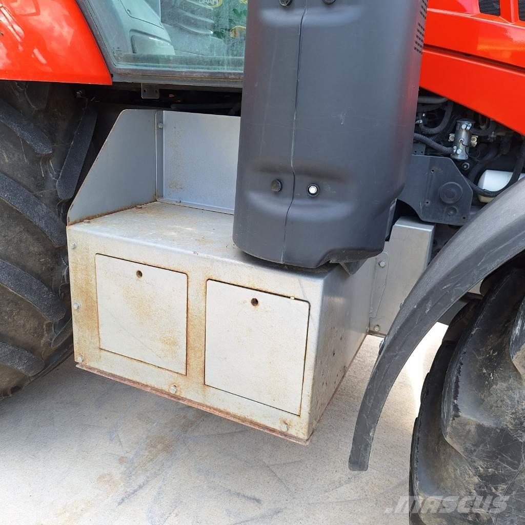 Kubota M7172 FL Tractors