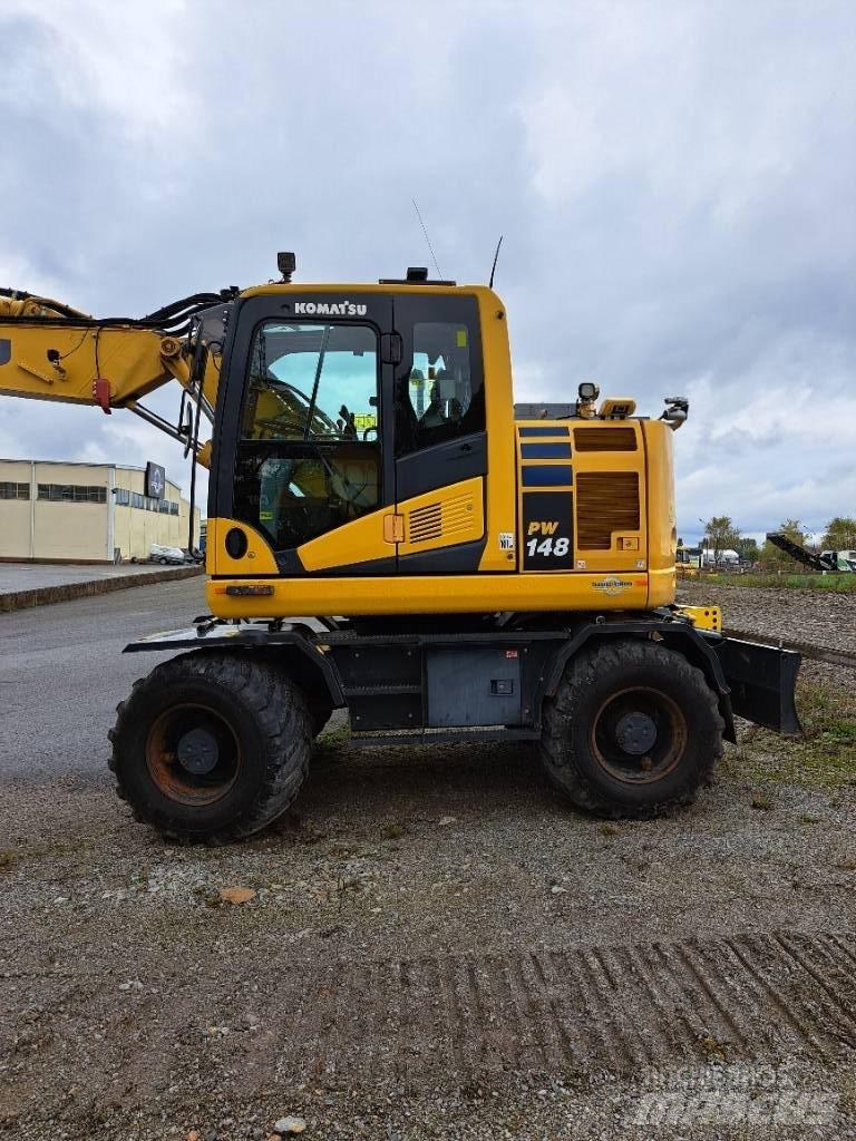 Komatsu PW148-11 Wheeled excavators