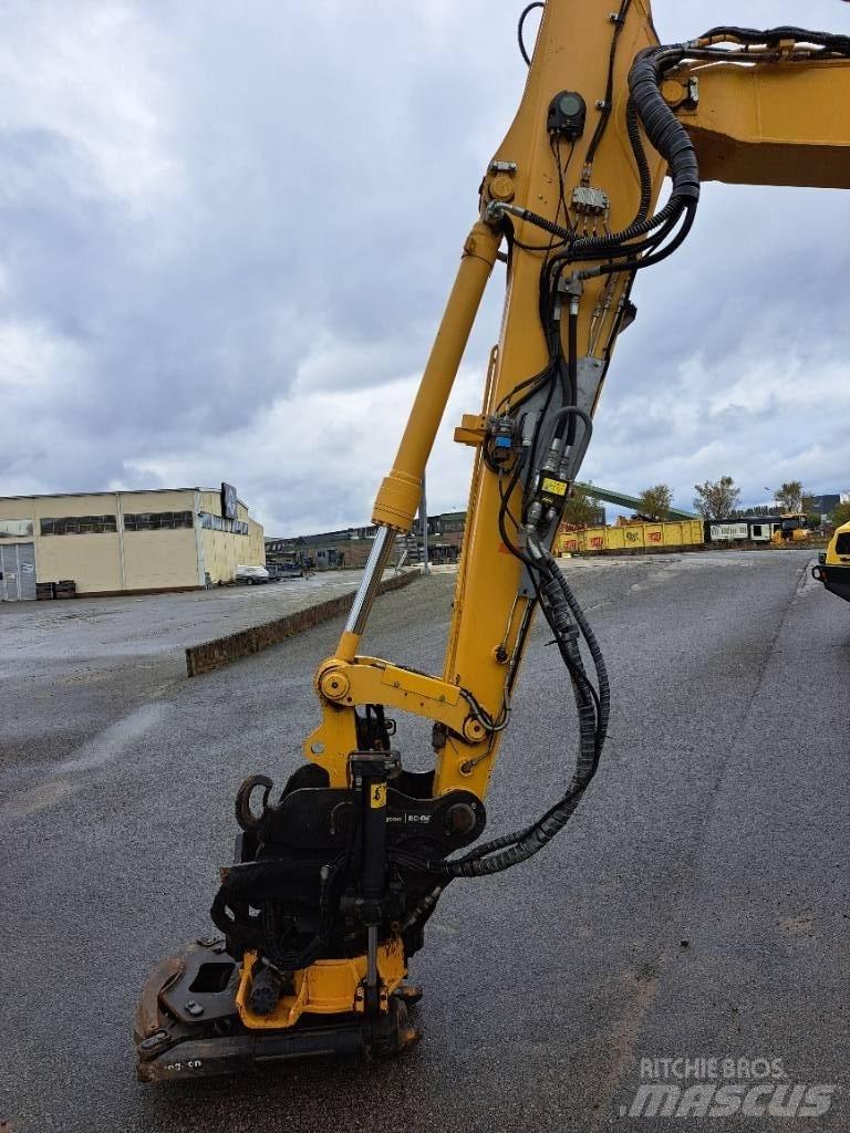 Komatsu PW148-11 Wheeled excavators
