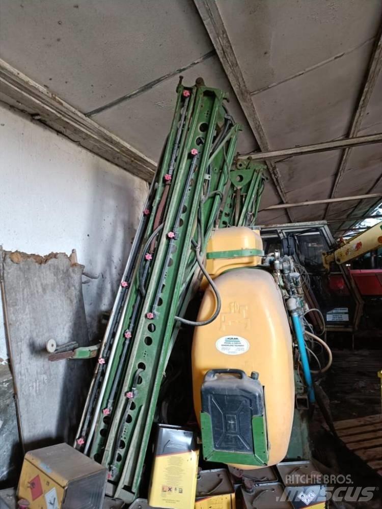 Amazone UF 1200 Mounted sprayers