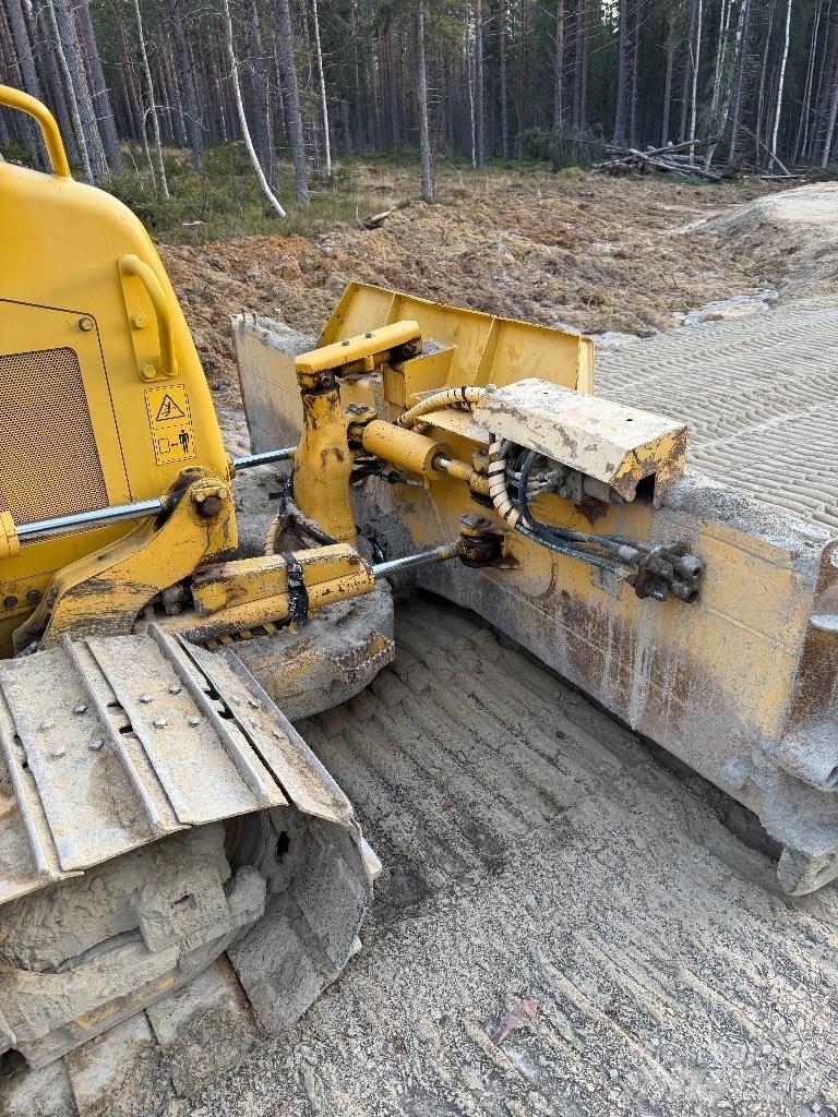 Komatsu D 37 PX-23 Crawler dozers