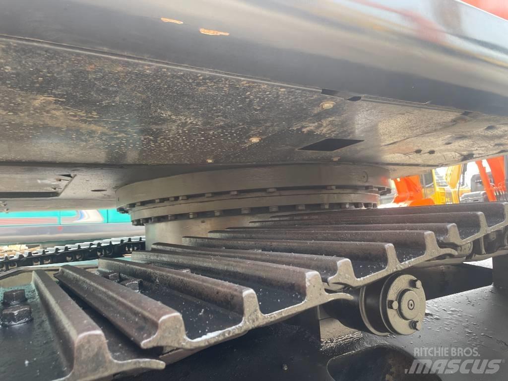 Hitachi ZX240 Crawler excavators