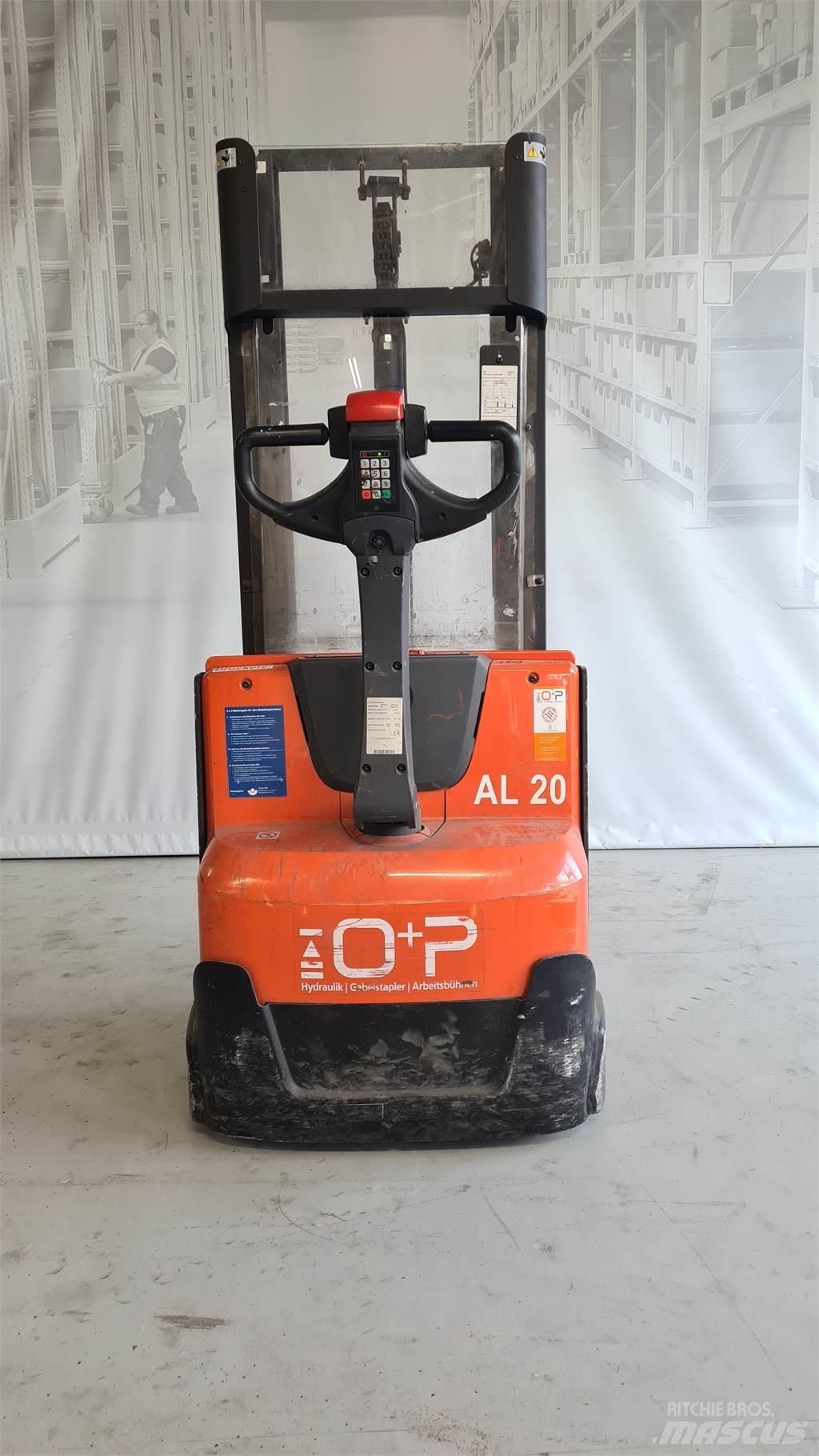 Toyota SWE120 Pedestrian stacker