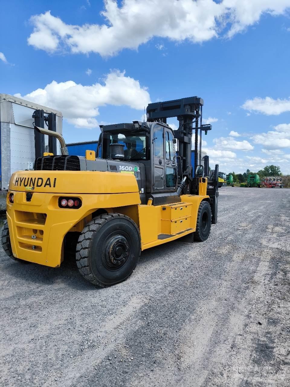 Hyundai 160D-9L Truck mounted forklifts