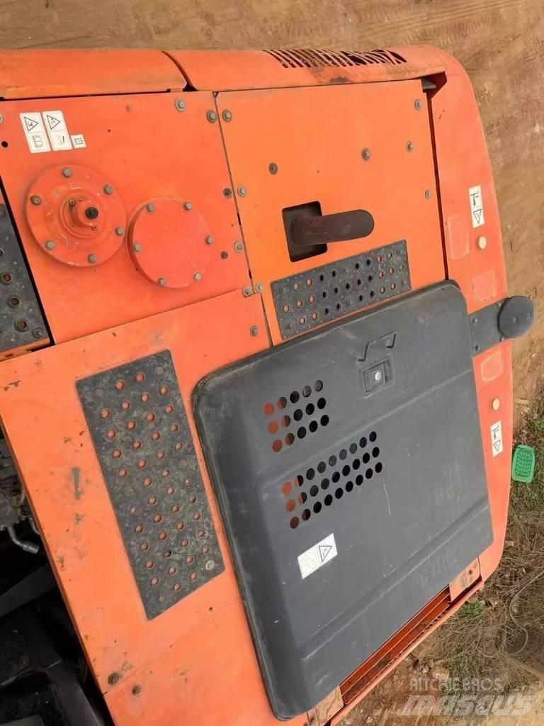 Hitachi ZX 200 Crawler excavators