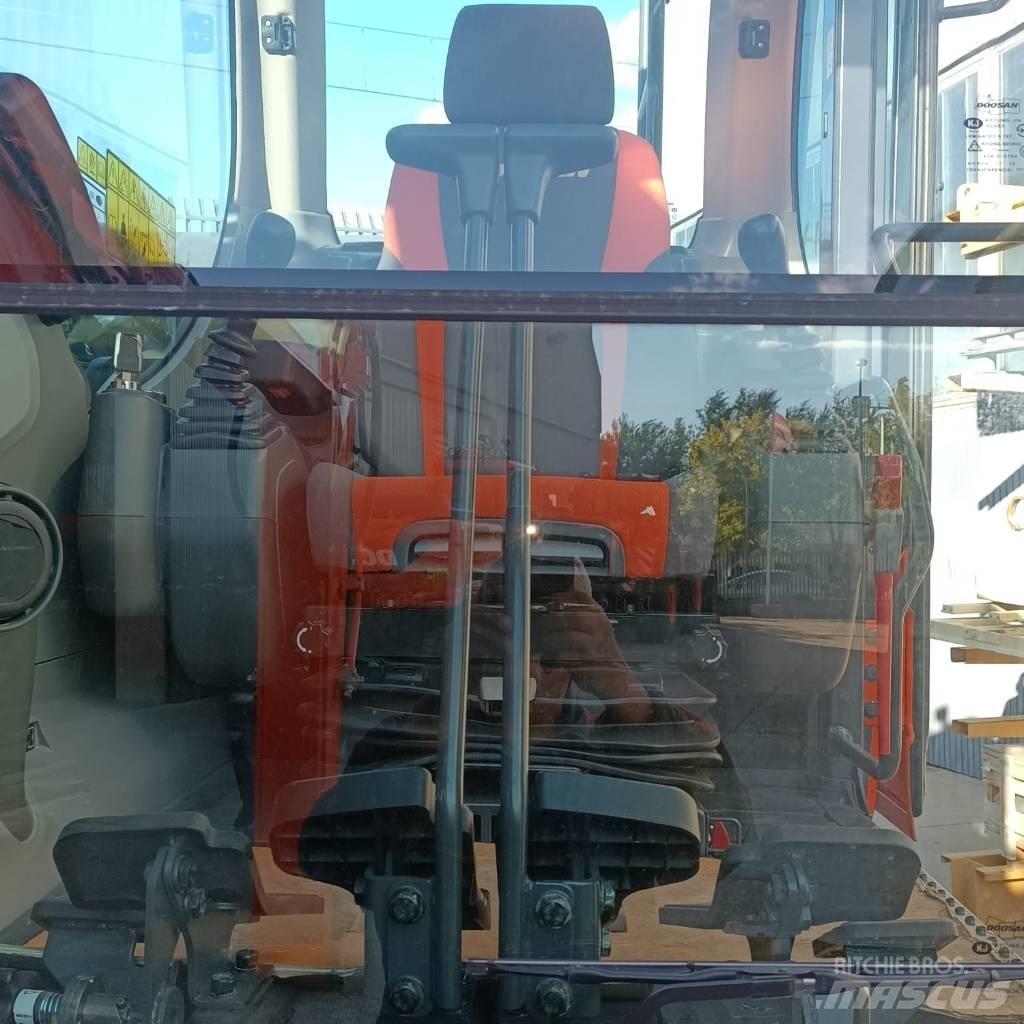 Doosan DX235NLC-5 Crawler excavators