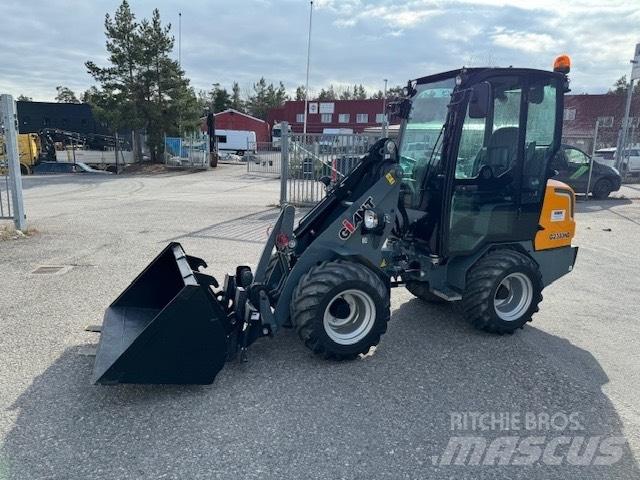 GiANT G2300 HD Mini loaders