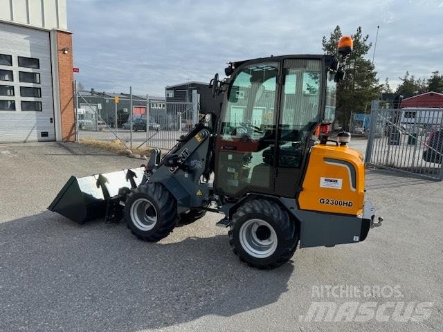 GiANT G2300 HD Mini loaders
