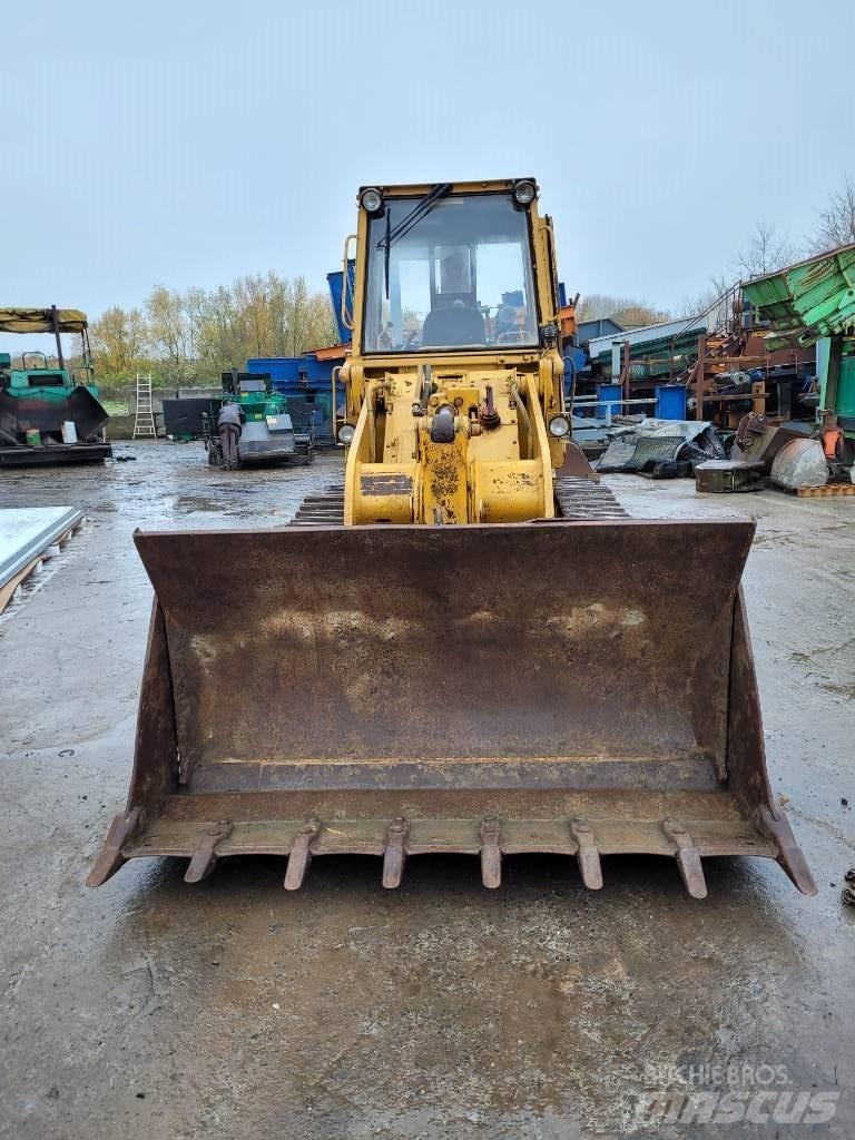 CAT 953 Crawler loaders
