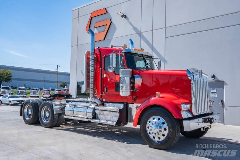 Kenworth W 900 Prime Movers