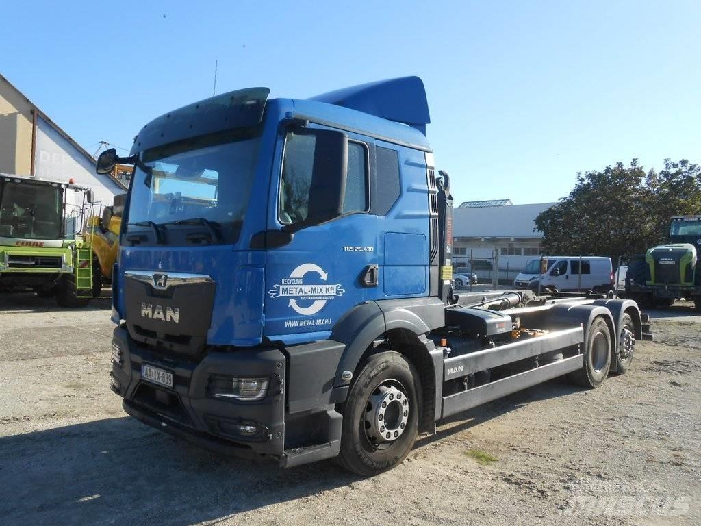MAN TGS 26.430 Skip bin truck